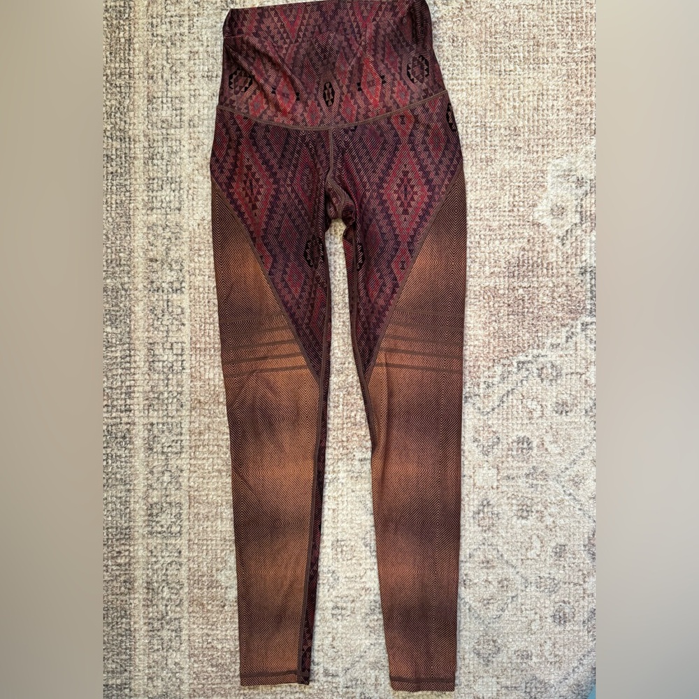 Niyama Sol Barefoot leggings rare design size XS EUC